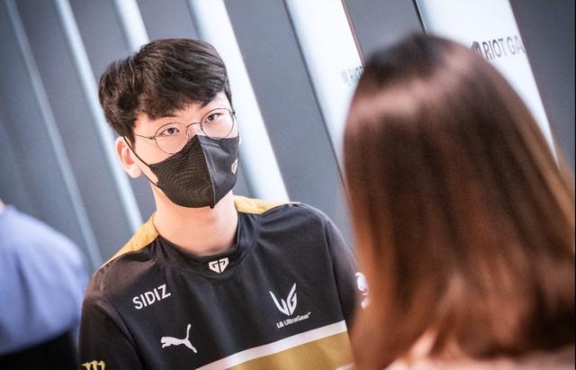 体育青岛足球队：出征新赛季 期待有突破