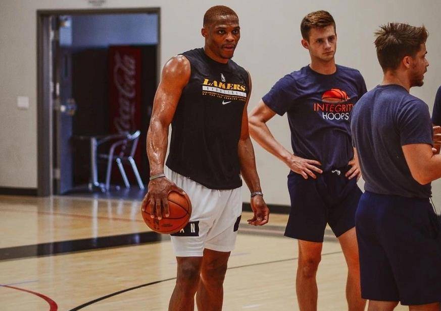 加中前场的 加中前场的